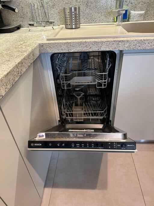 Family Friendly 2 Bedroom Apartment Eden Gardens Tirana City Center Exteriör bild